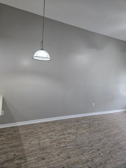 Building Photo - 15127 Deer Creek Dr
