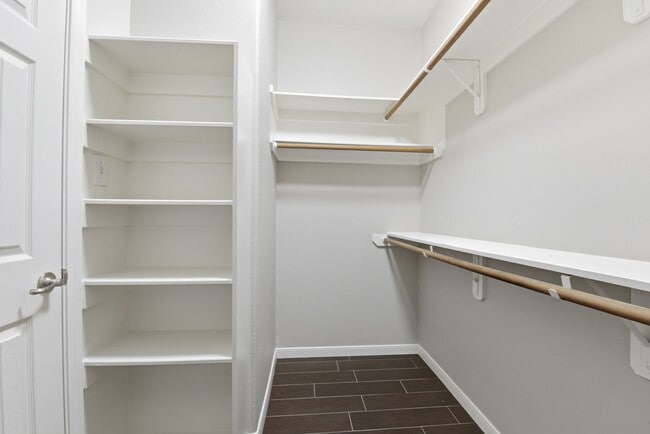 Building Photo - 25542 Saddlebrook Village Dr