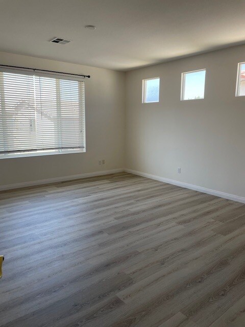 Building Photo - 45703 Honeysuckle Ct