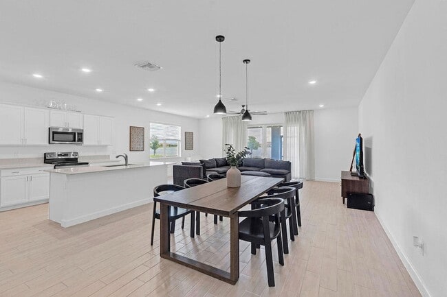 Building Photo - 7609 NW Archerfield Dr