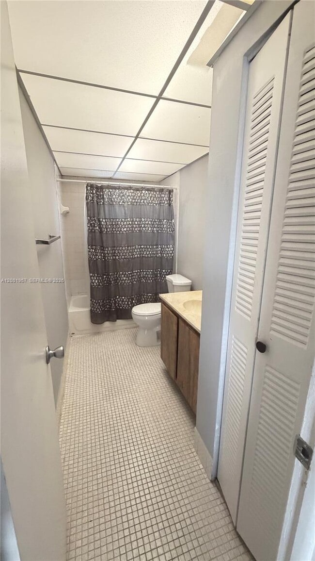 Building Photo - 9375 Fontainebleau Blvd