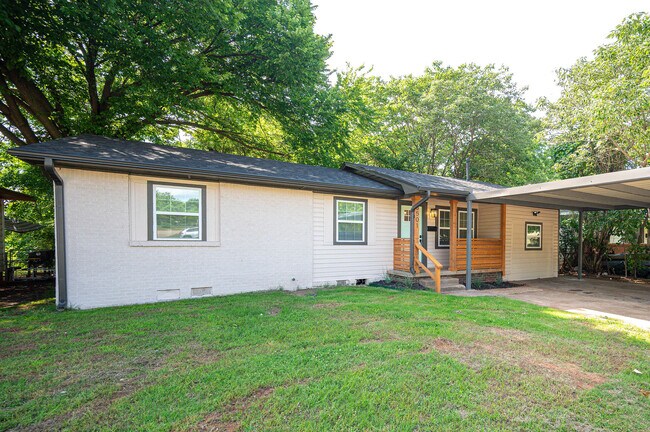 Building Photo - 3501 Sycamore Dr