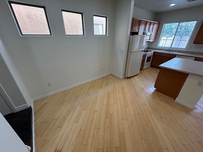 Building Photo - SOUTHWEST LAS VEGAS PROEPRTY WITH 3 BED, 3...
