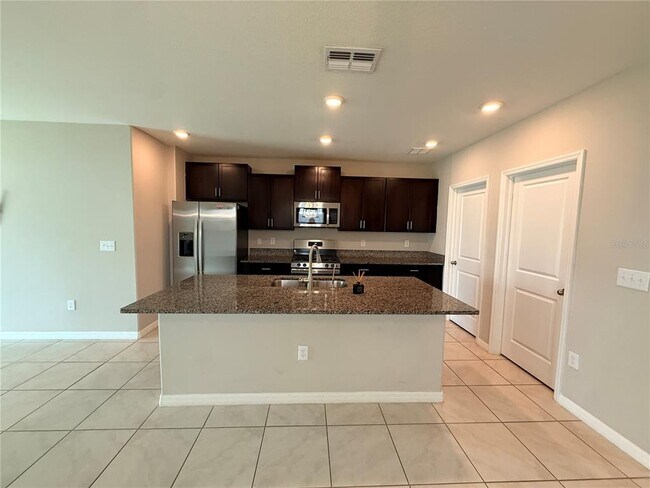 Building Photo - 10363 Shady Preserve Dr