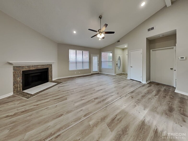 Building Photo - 1121 Cypress Ln
