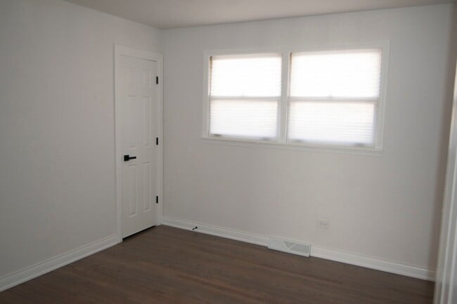 Building Photo - 903 Porter St