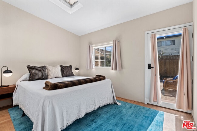 Building Photo - 607 N Gramercy Pl