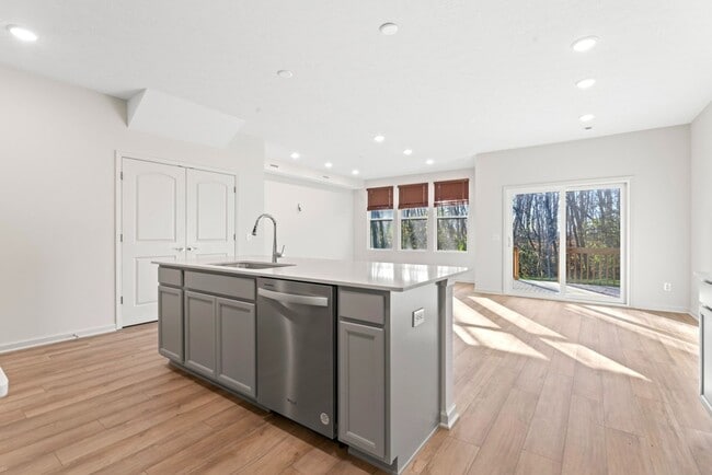 Building Photo - Luxury Townhome, Fishers Schools, Minutes from Shopping, Restaurants, and City Parks!