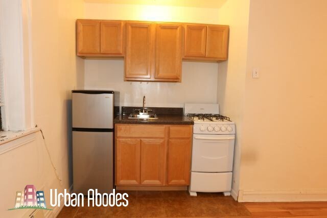 Building Photo - 4542 N Damen Ave