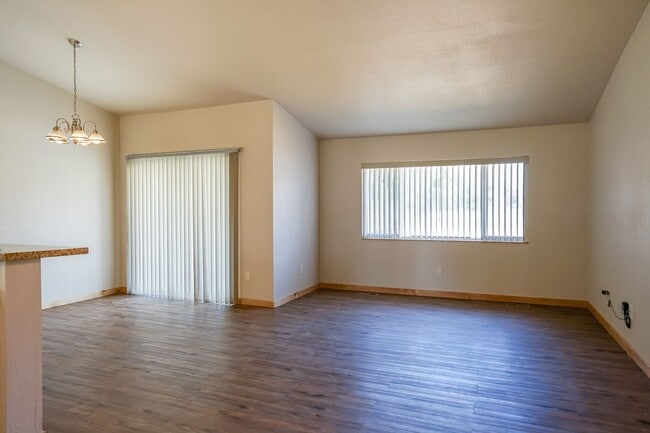 Building Photo - Three Bedroom Home in Hayden