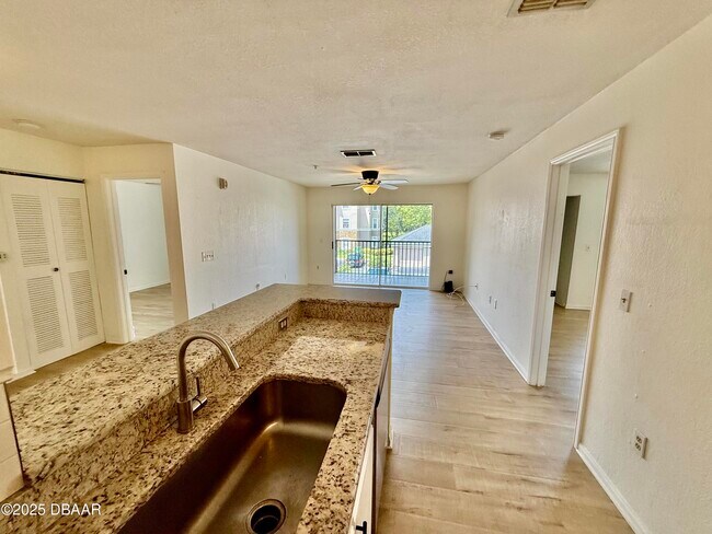 Building Photo - 940 Village Trail