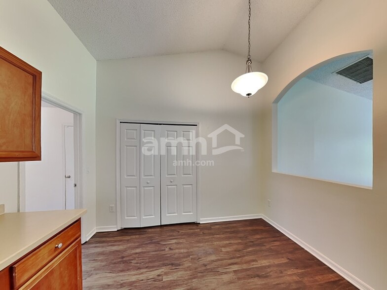 Building Photo - 1234 SW Alesio Ln