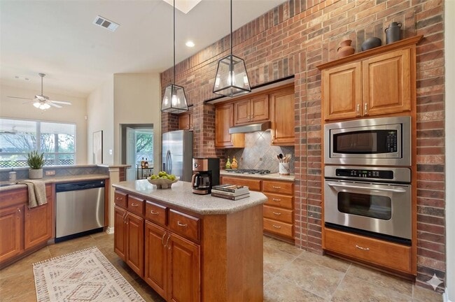 Building Photo - 2405 Speidel Dr