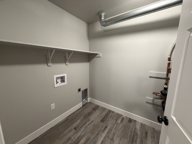 Building Photo - 1331 Lynn Ave