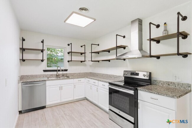 Building Photo - 1304 Metropolitan Dr