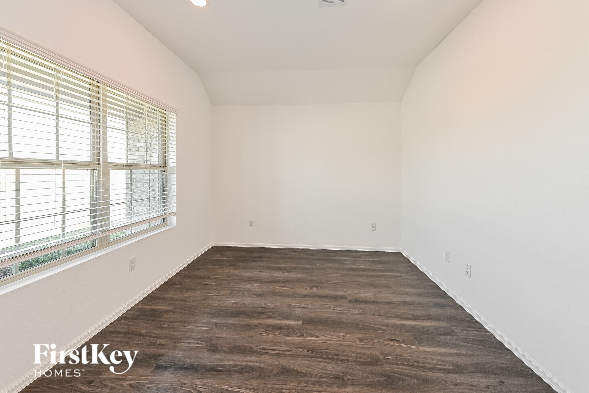 Building Photo - 7514 Oakmont Ave