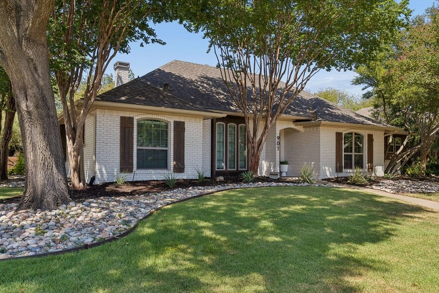 Building Photo - 901 Autumn Lake Dr