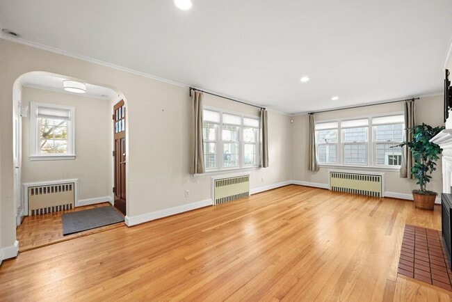 Building Photo - 15 Arapahoe Rd