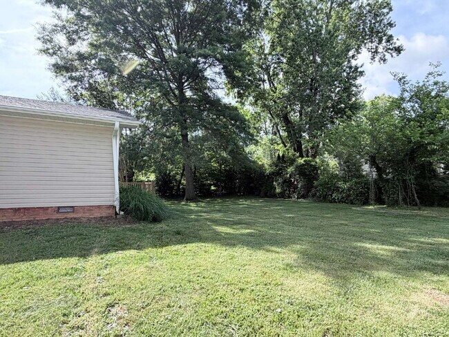 Building Photo - 725 Wildflower Ln