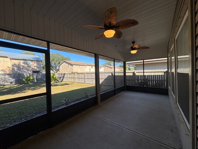 Building Photo - $500 OFF in NOVEMBER: Move-In Special!