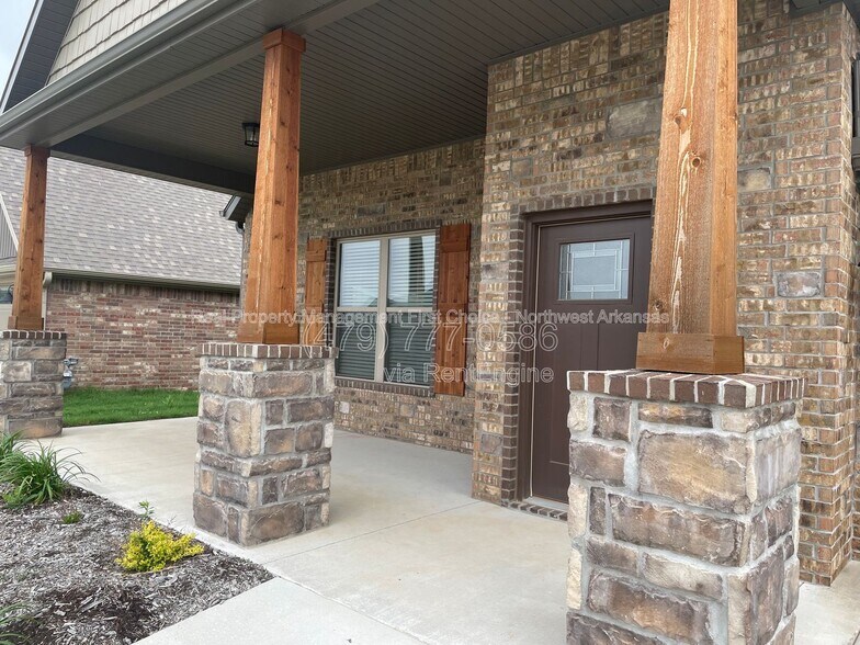 Building Photo - 1020 Trestle Ln