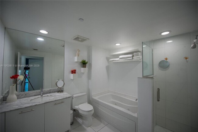 Building Photo - 500 Brickell Ave