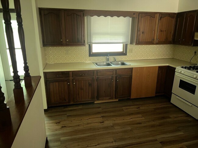 Building Photo - 5418-5422 Menlo Ct