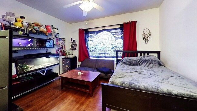 Building Photo - Second Floor Sheridan Park Studio