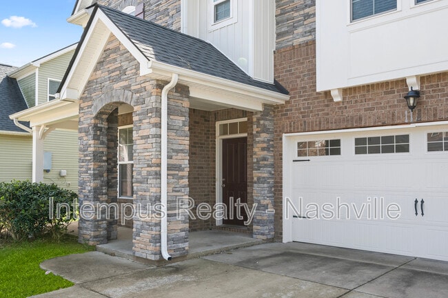 Building Photo - 2637 Miranda Dr