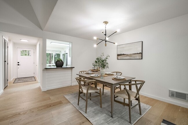Building Photo - 2Bd/2Ba Bellevue Condo