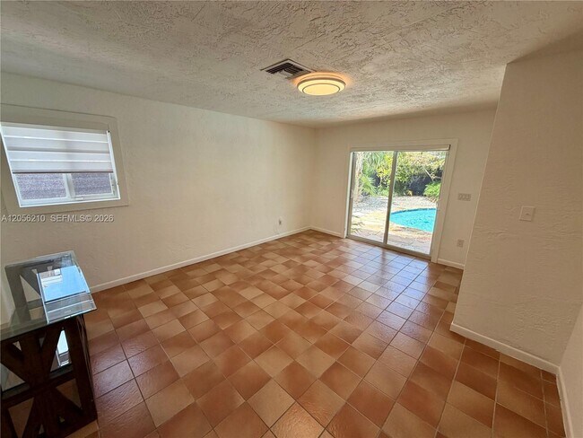 Building Photo - 9340 Jamaica Dr
