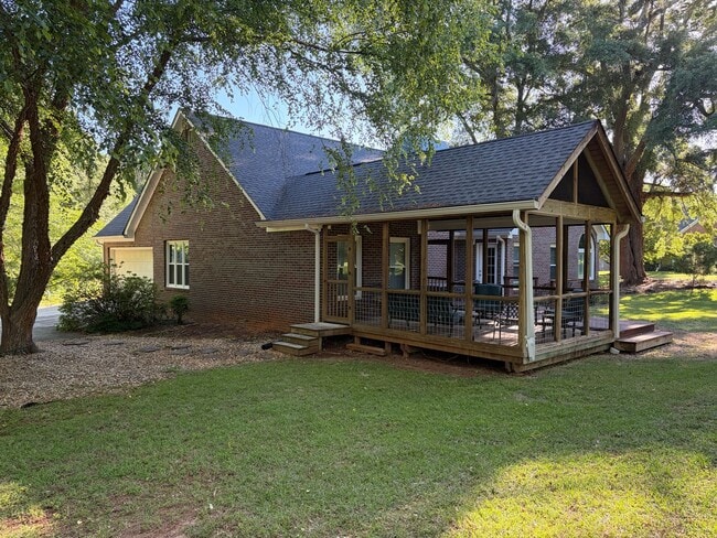 Building Photo - Beautiful Pet-Friendly, 3 Bedroom, 2 Bath House in Bogart, Georgia on 1-acre lot