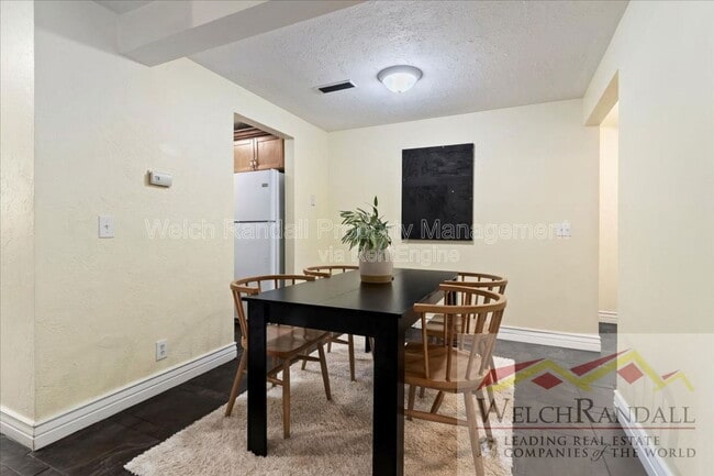 Building Photo - 2438 Elizabeth St