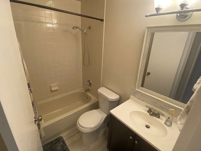 Building Photo - 130 Blue Heron Dr