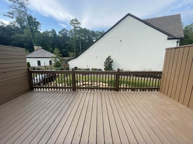 Building Photo - 978 Lennox Blvd