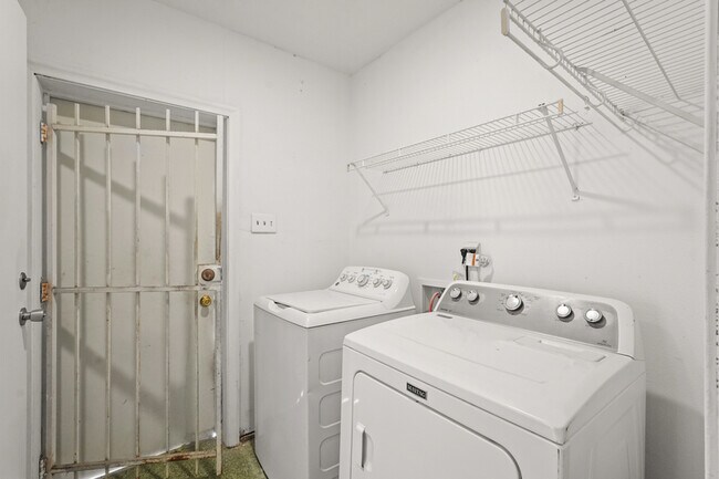 Building Photo - 1207 Stonecrest Dr