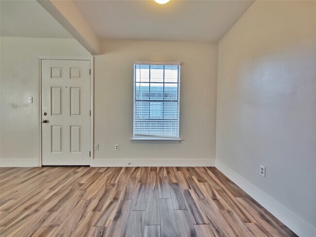 Building Photo - 600 19th St