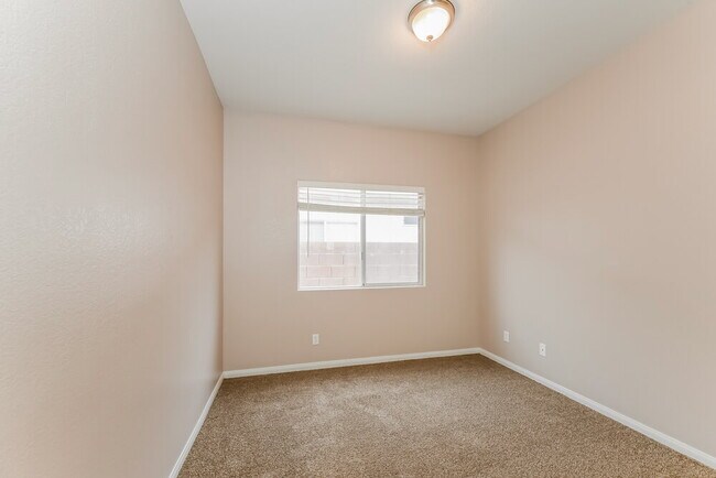 Building Photo - 1070 Warm Canyon Way