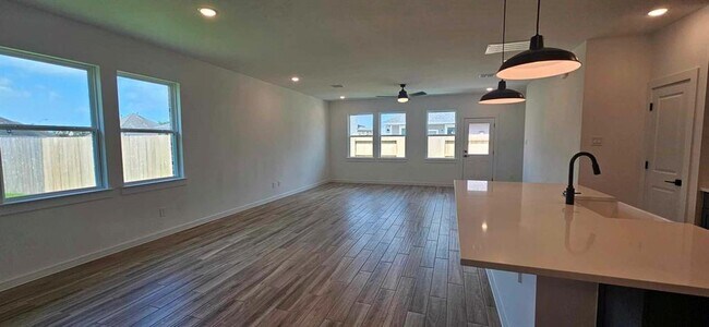 Building Photo - 8411 Bay Rdg Cir