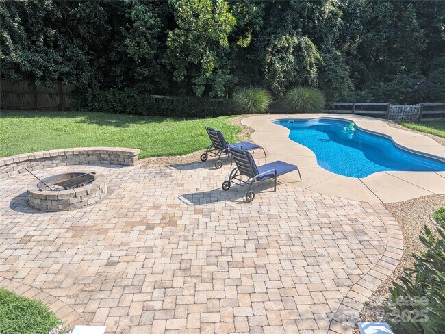 Building Photo - 175 Turnberry Ln