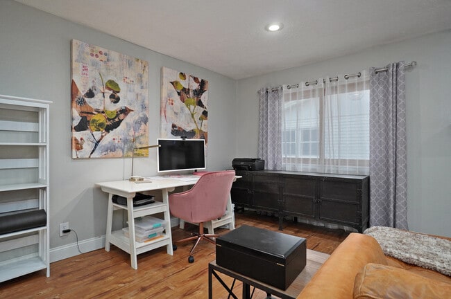 Building Photo - 2422 S Kickapoo Ave