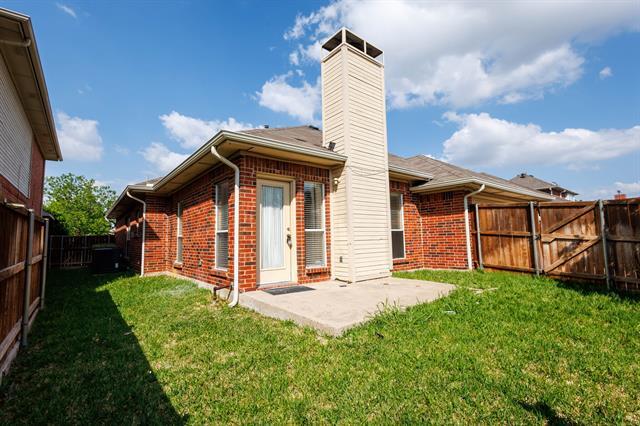 Building Photo - 2144 Chapman Dr