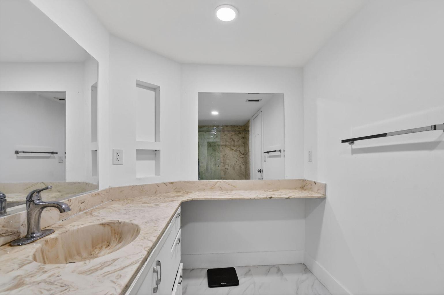 Building Photo - 9903 Boca Gardens Trl