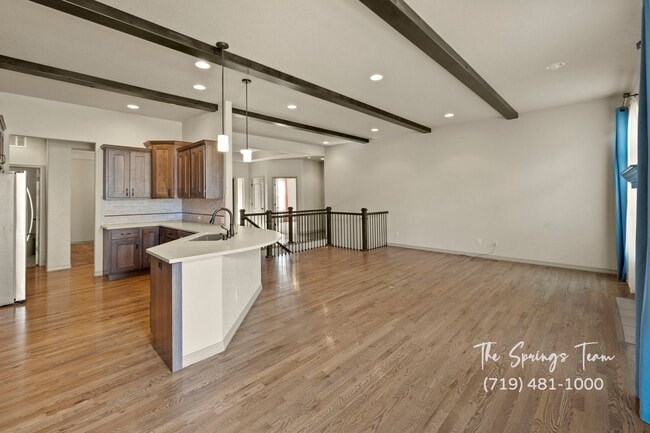 Building Photo - BEAUTIFUL 4BD + OFFICE MAIN-LEVEL LIVING H...