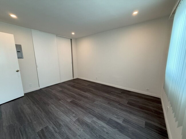 Building Photo - 525 Fischer St