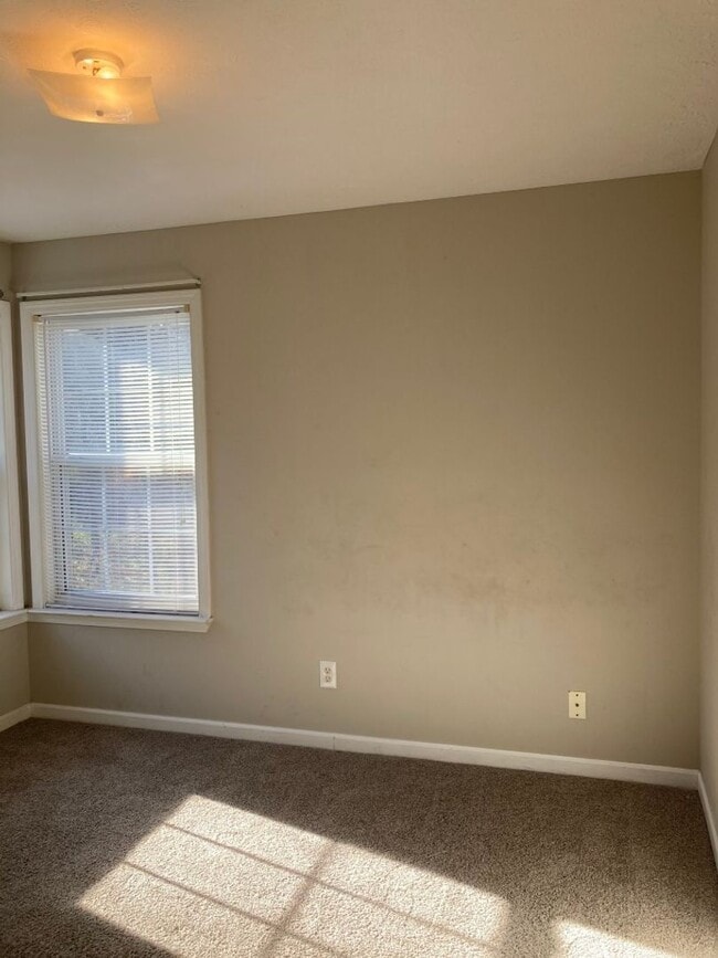 Building Photo - Hickory Highland 3 Bedroom Home No HOA