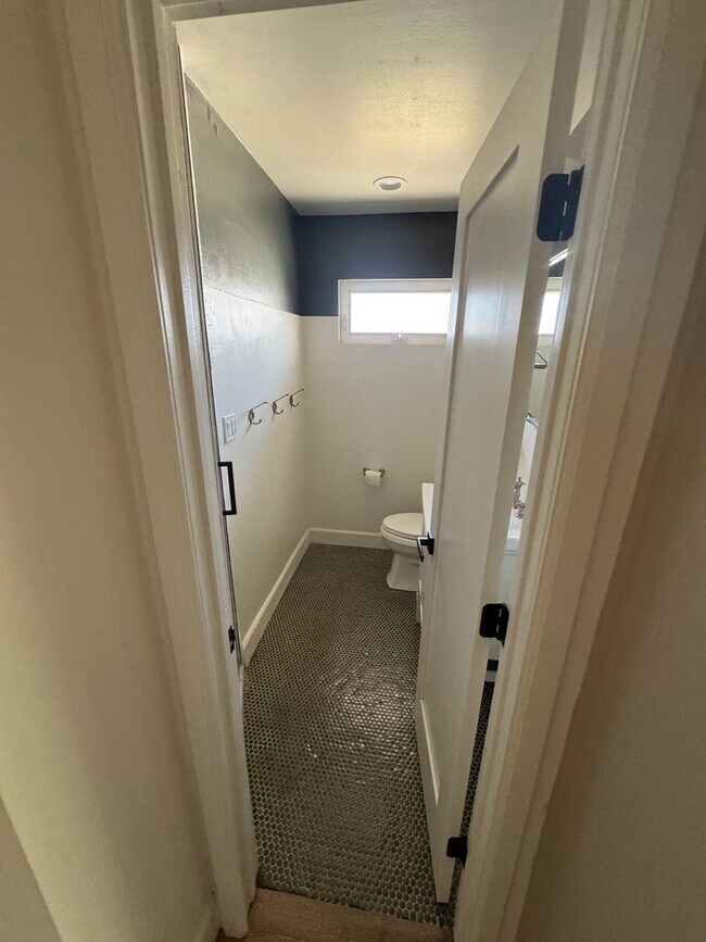 Building Photo - 3 Bedrooms 2 baths house fully remodeled.