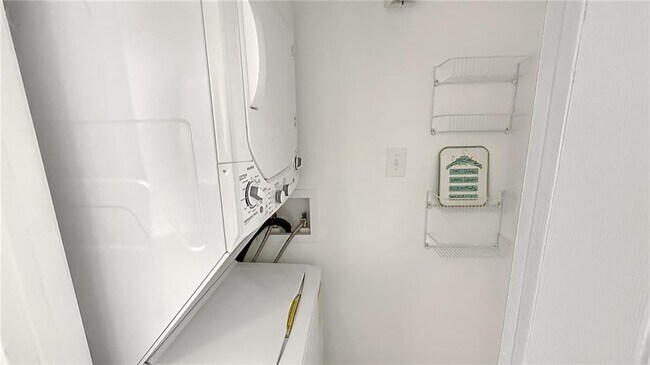 Building Photo - 475 Mount Vernon Hwy NE