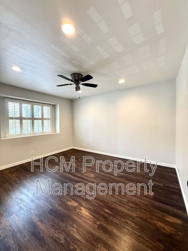 Building Photo - 611 Springbrook N