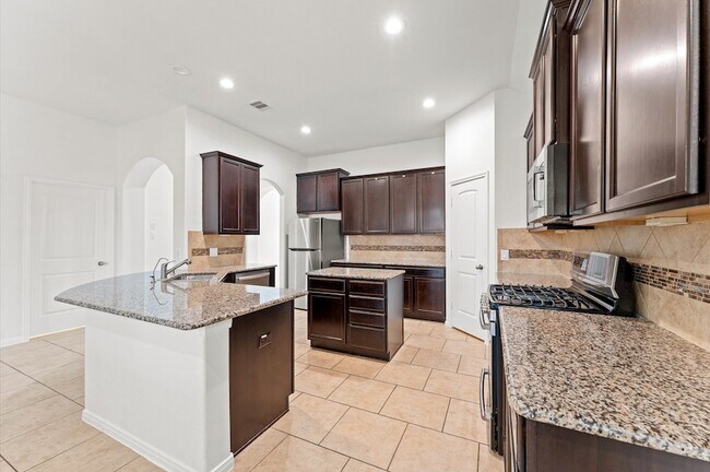 Building Photo - 5610 Glenfield Spring Ln